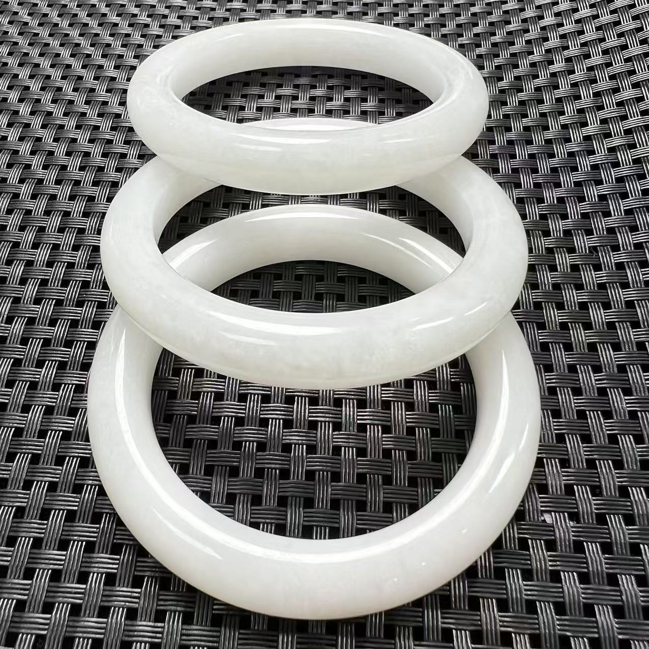 新疆老料和田白玉平安手镯一级白送女友玉石手镯子多样性发其一