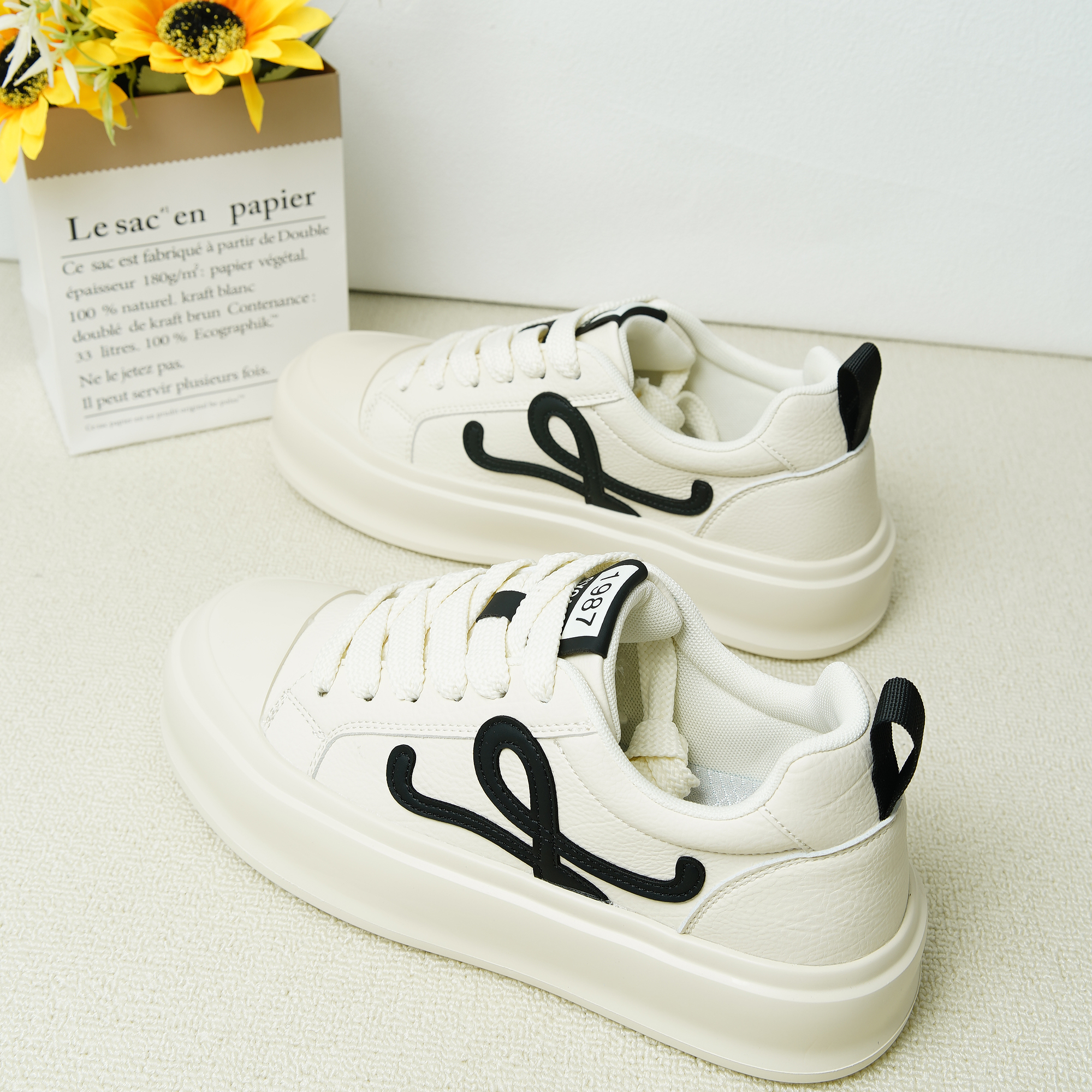 新款板鞋秋季百搭男鞋轻奢黑色低帮运动美式高街厚底增高休闲鞋