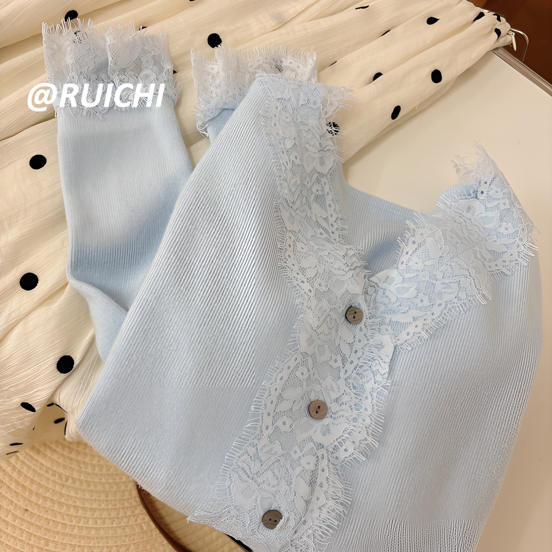 蕾丝百搭毛衣外套针织开衫上衣女洋气氛围感2025新款V领拼接休闲