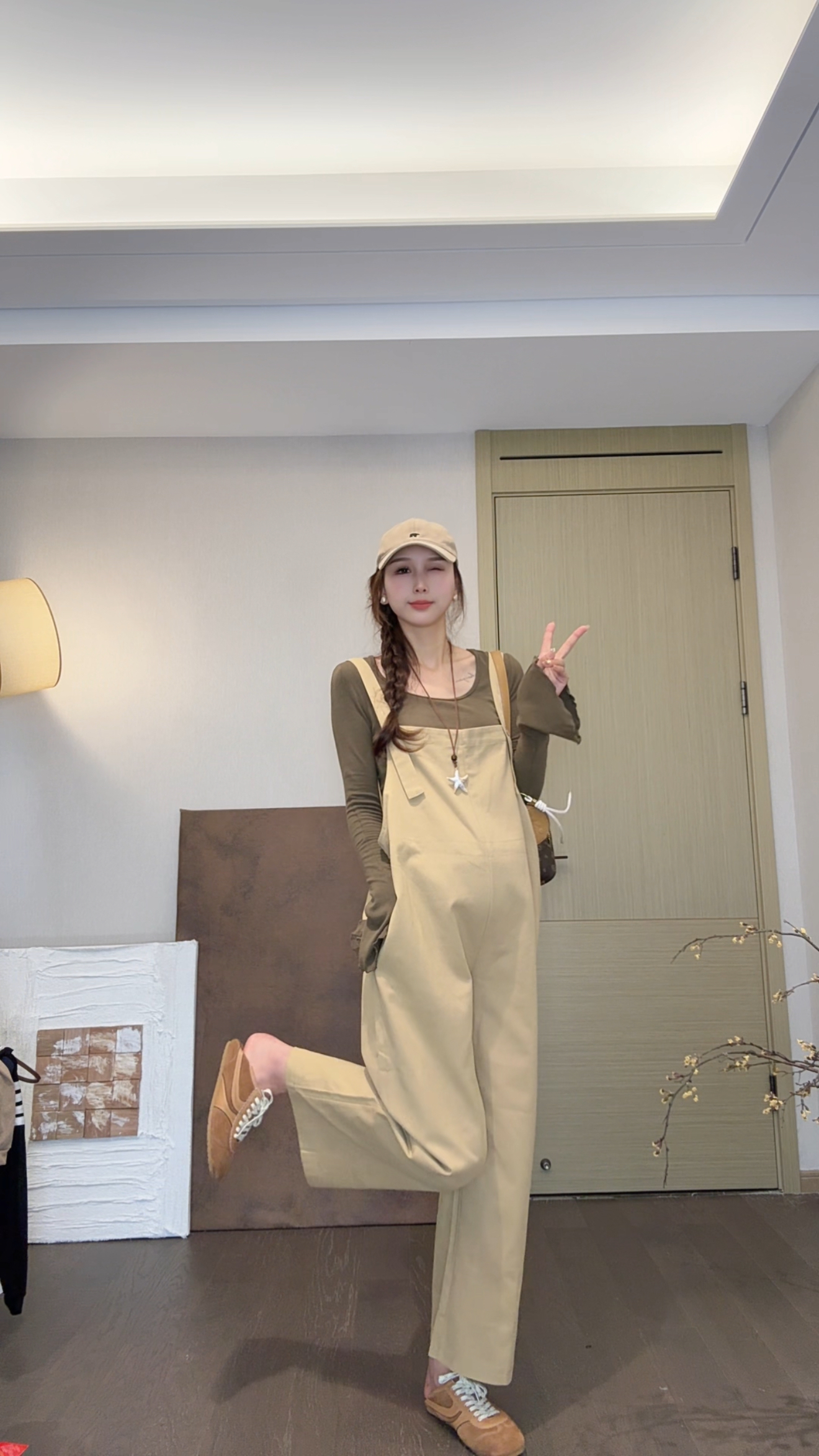 孕妇韩版辣妈喇叭袖上衣+孕妇休闲背带裤宽松减龄显瘦背带裤套装