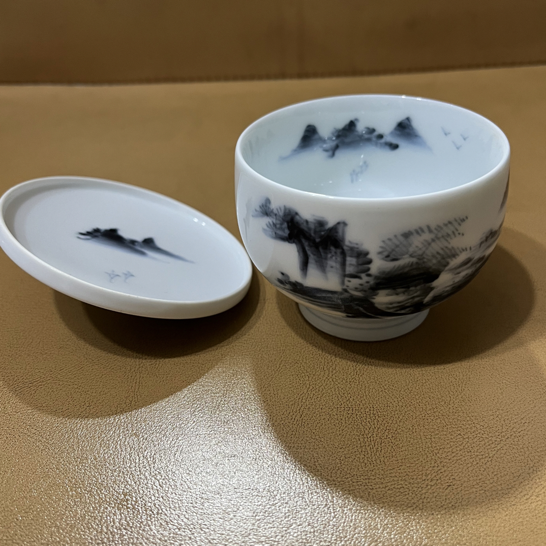 舶来精美名家田萬手绘墨彩内外山水盖杯一只（7*5cm)茶杯手绘白瓷