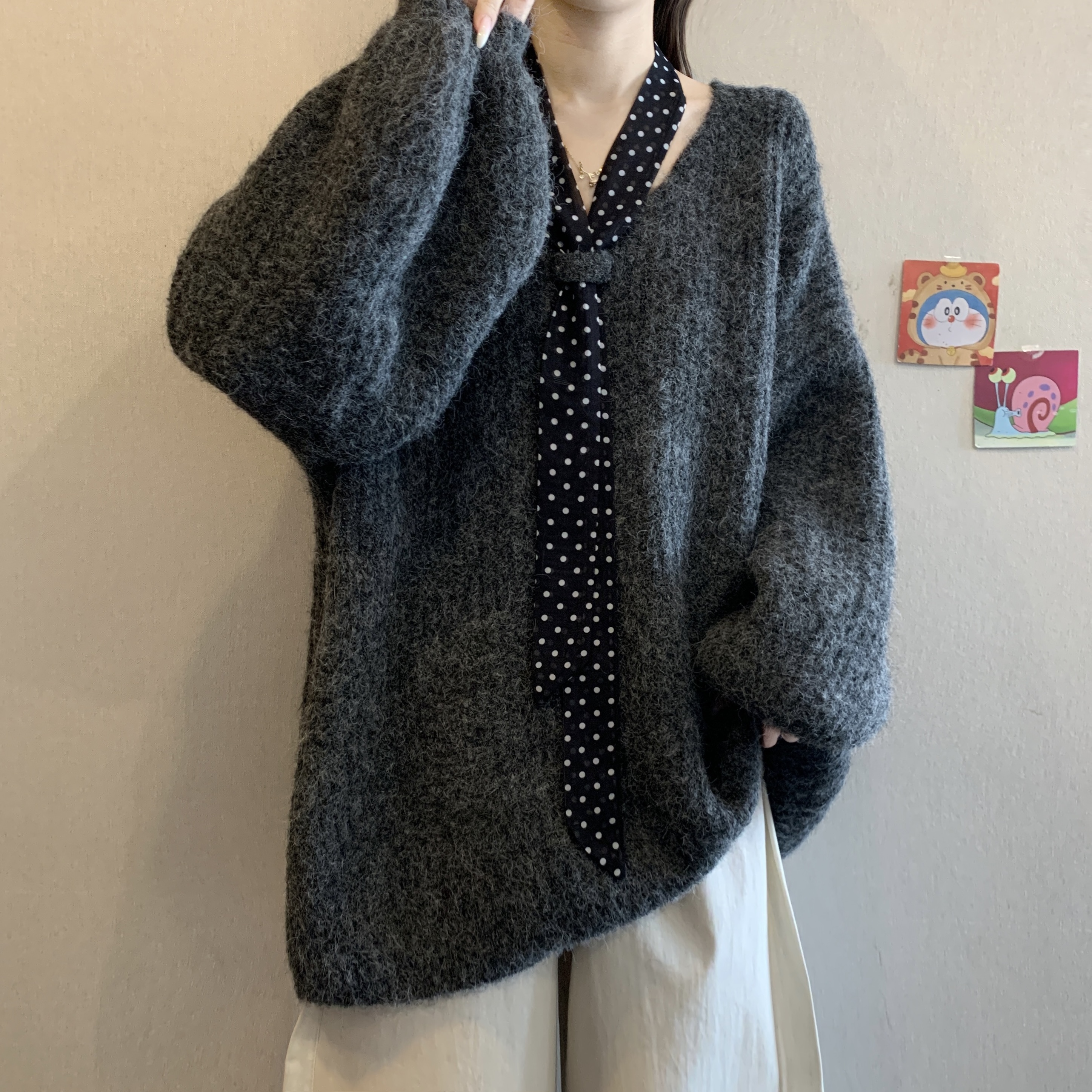 高级感丝巾V领毛衣女早秋款大码胖mm中长款遮屁股上衣打底针织衫