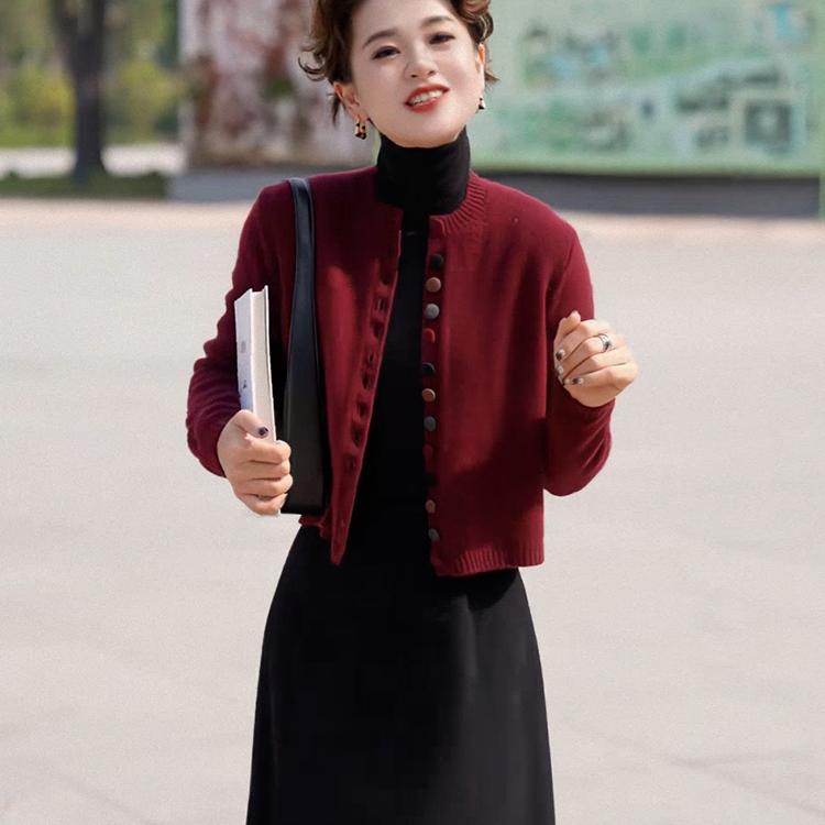 春秋装新款高级感上衣小个子减龄红色单排扣针织短款开衫外套女