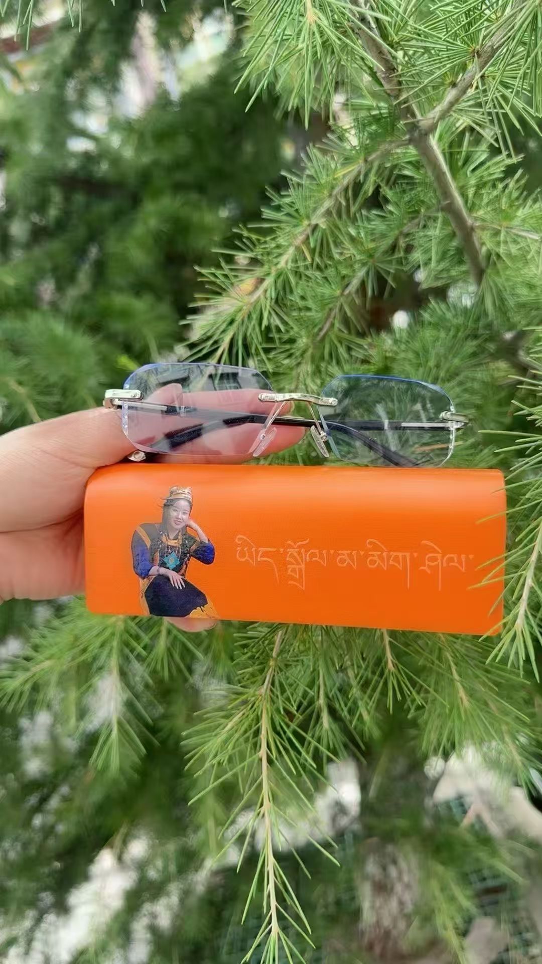 林芝卓玛同款防蓝光变色眼镜时尚平光辐射平光镜防辐射保护眼睛