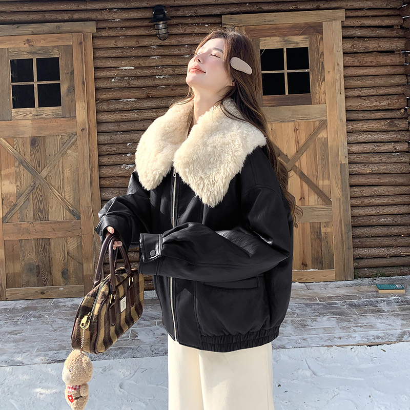 咖色羊羔毛大翻领蛋白皮衣派克服女冬季2024新款加厚保暖加厚外套
