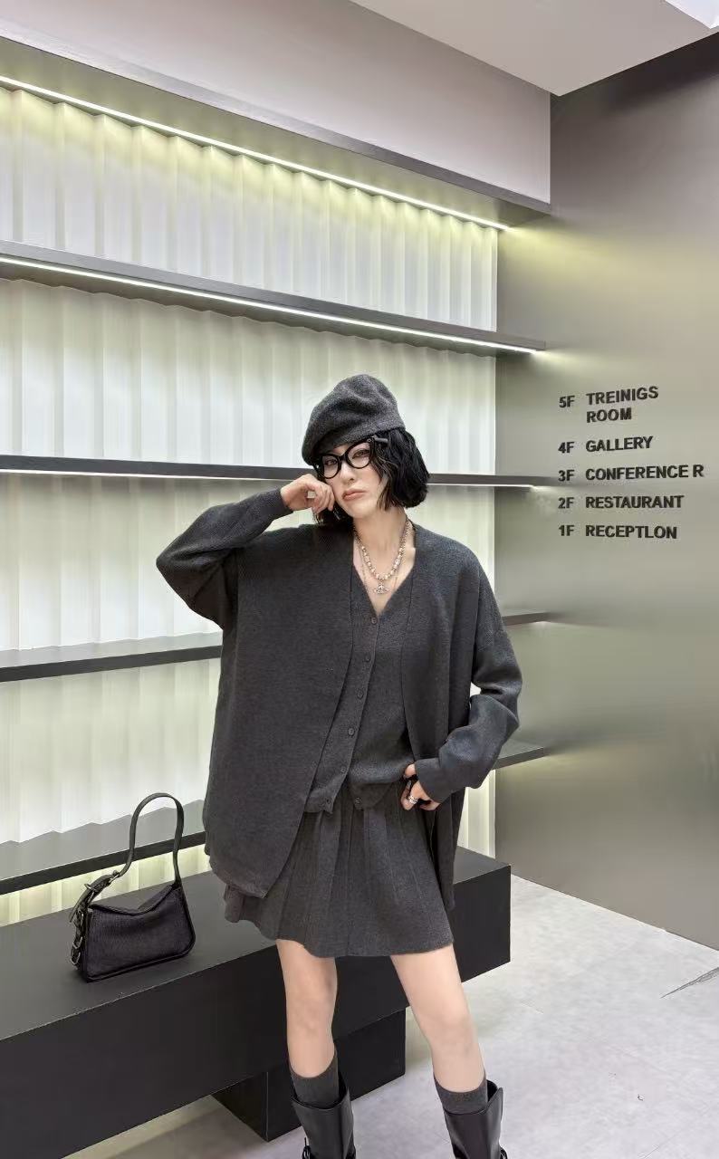 秋装新款大码胖mm时尚女长袖针织开衫外套+背心+短裙三件套8303