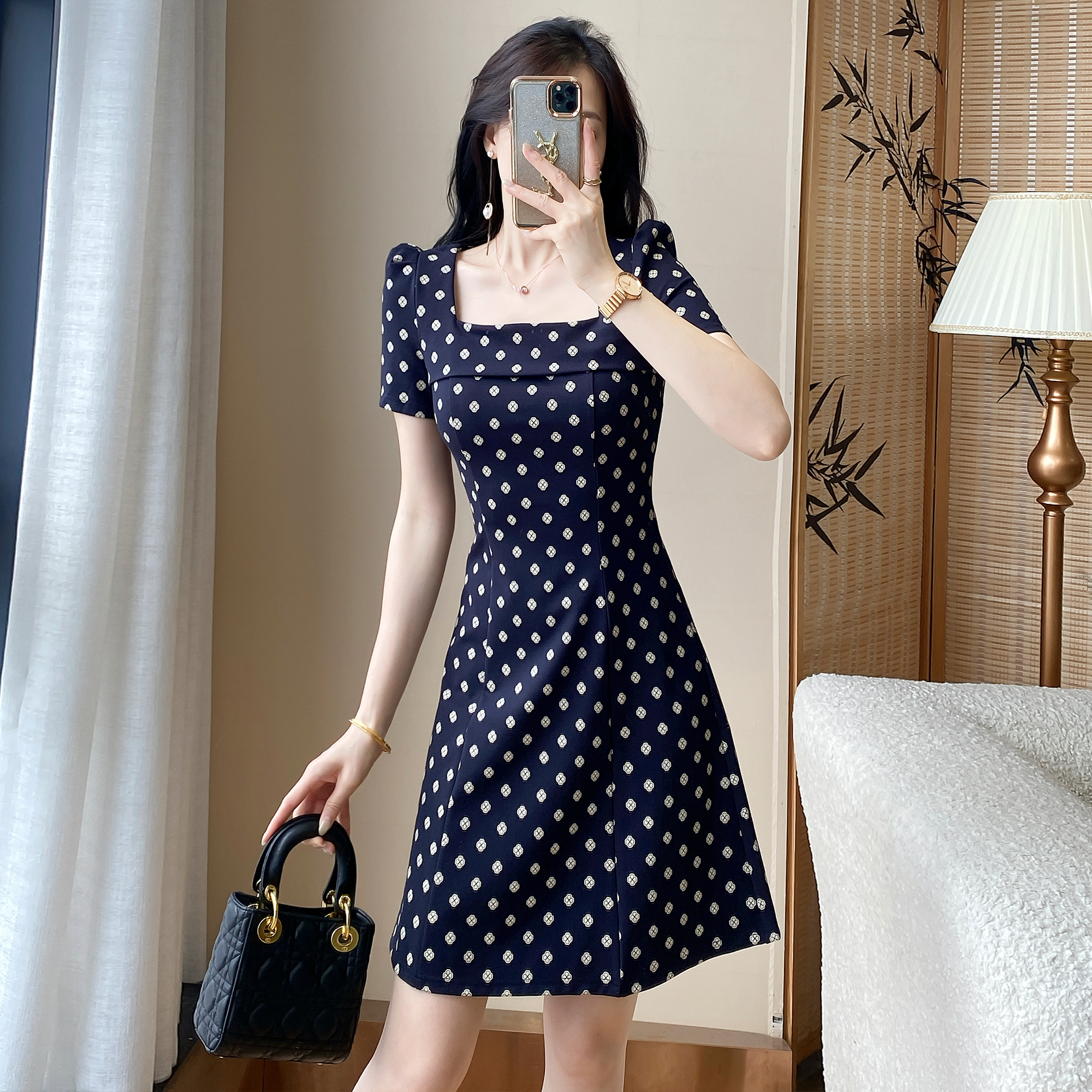 新款轻奢女装收腰a字连衣裙女高级感法式碎花掐腰裙子小个子夏款