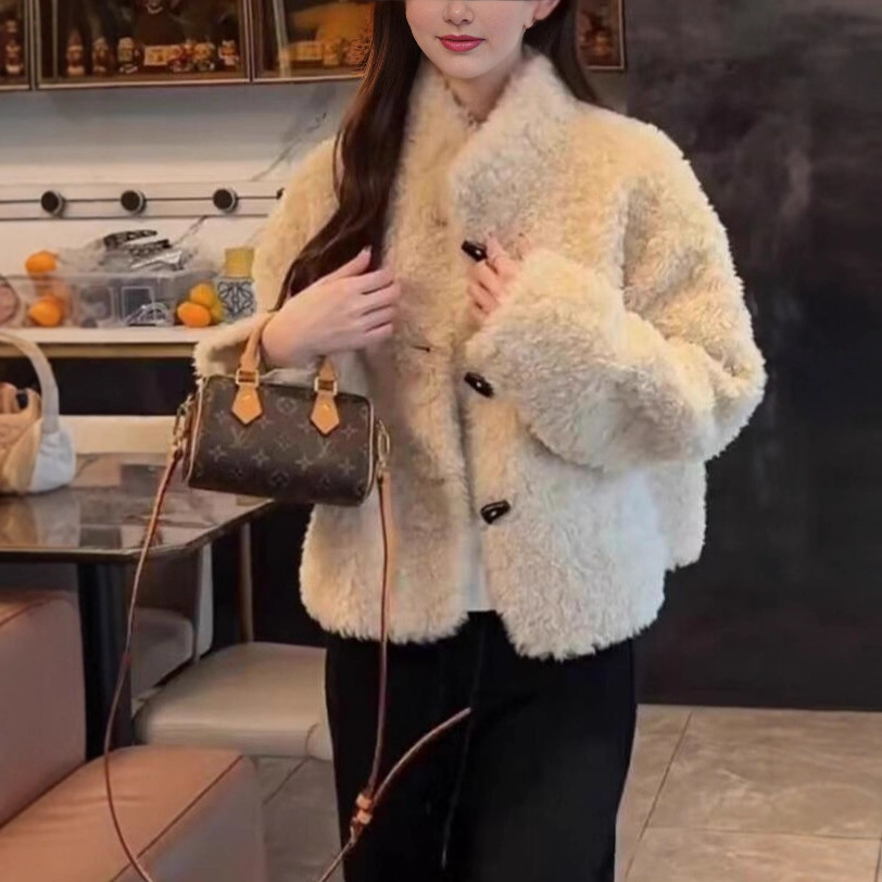 显瘦新款百搭小个子毛皮草外套女牛角扣立领短款毛毛大衣冬季保暖