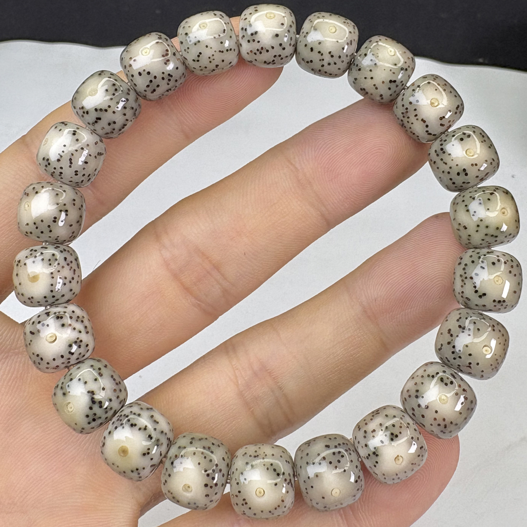 【双十一巨惠】同枝果黄金瞳大眼睛高冰星月菩9.5X10.5桶珠手串