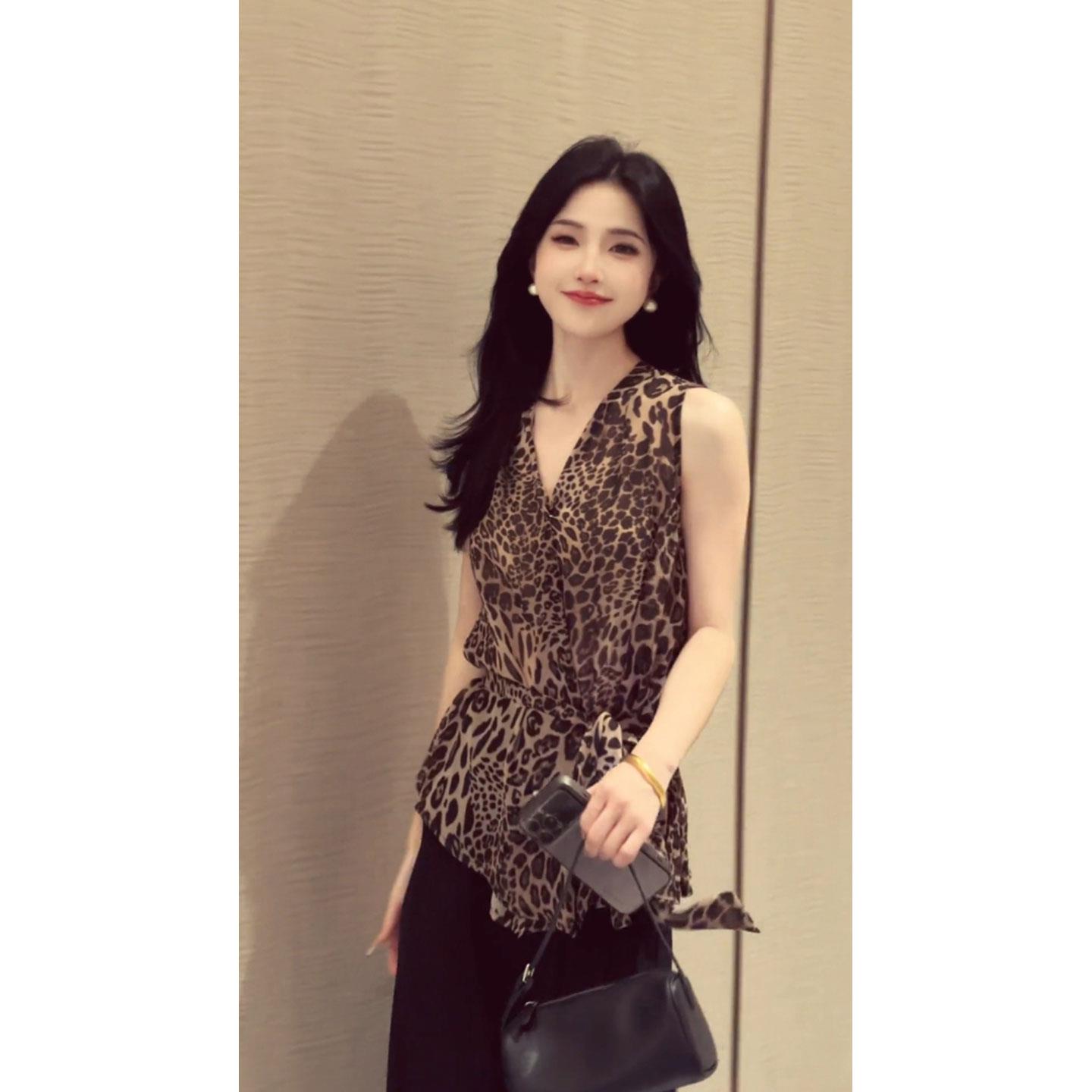 【苏格兰小调】2025夏季新款V领黑白格背心衬衫女收腰显瘦无袖上衣