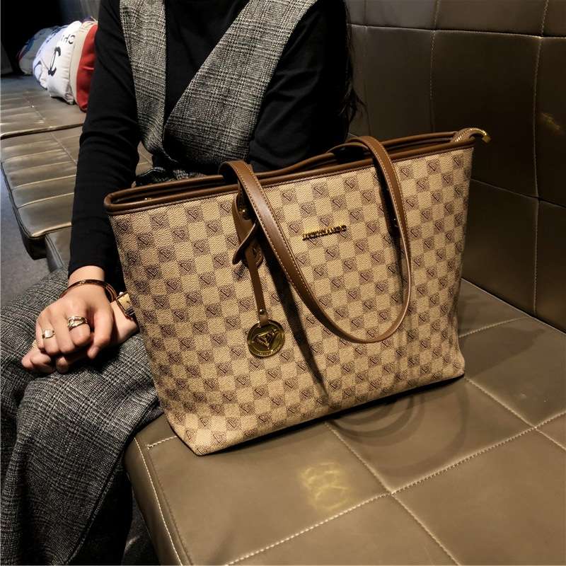 包包女新款2025真皮高级定制大容量通勤单肩手提托特
