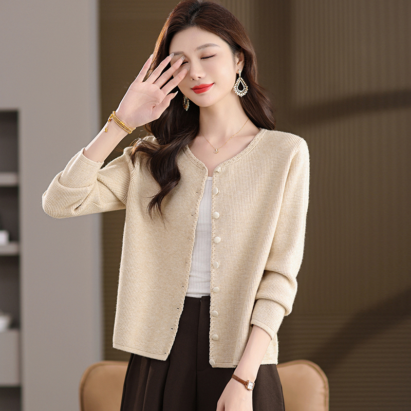 哥弟品牌女装针织纯色春秋季新款开衫短款羊毛针织衫常规宽松外套