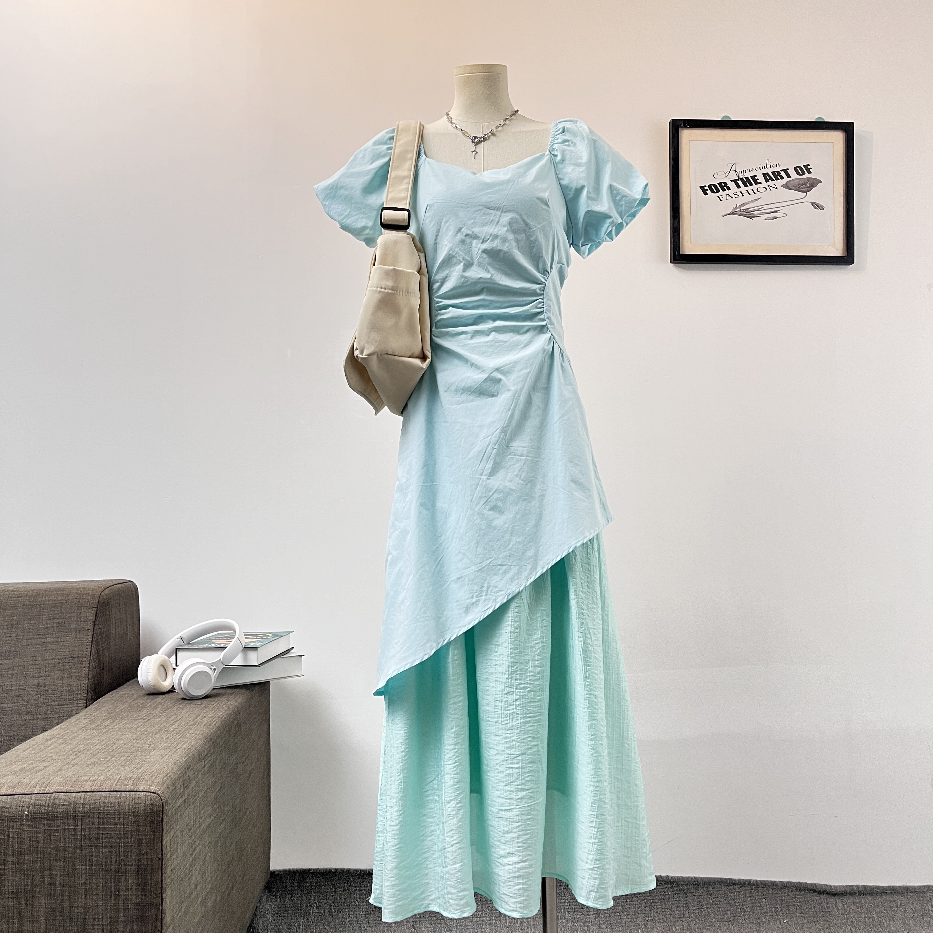 法式绝美泡泡袖褶皱收腰显瘦连衣裙女夏海边度假风不规则气质长裙