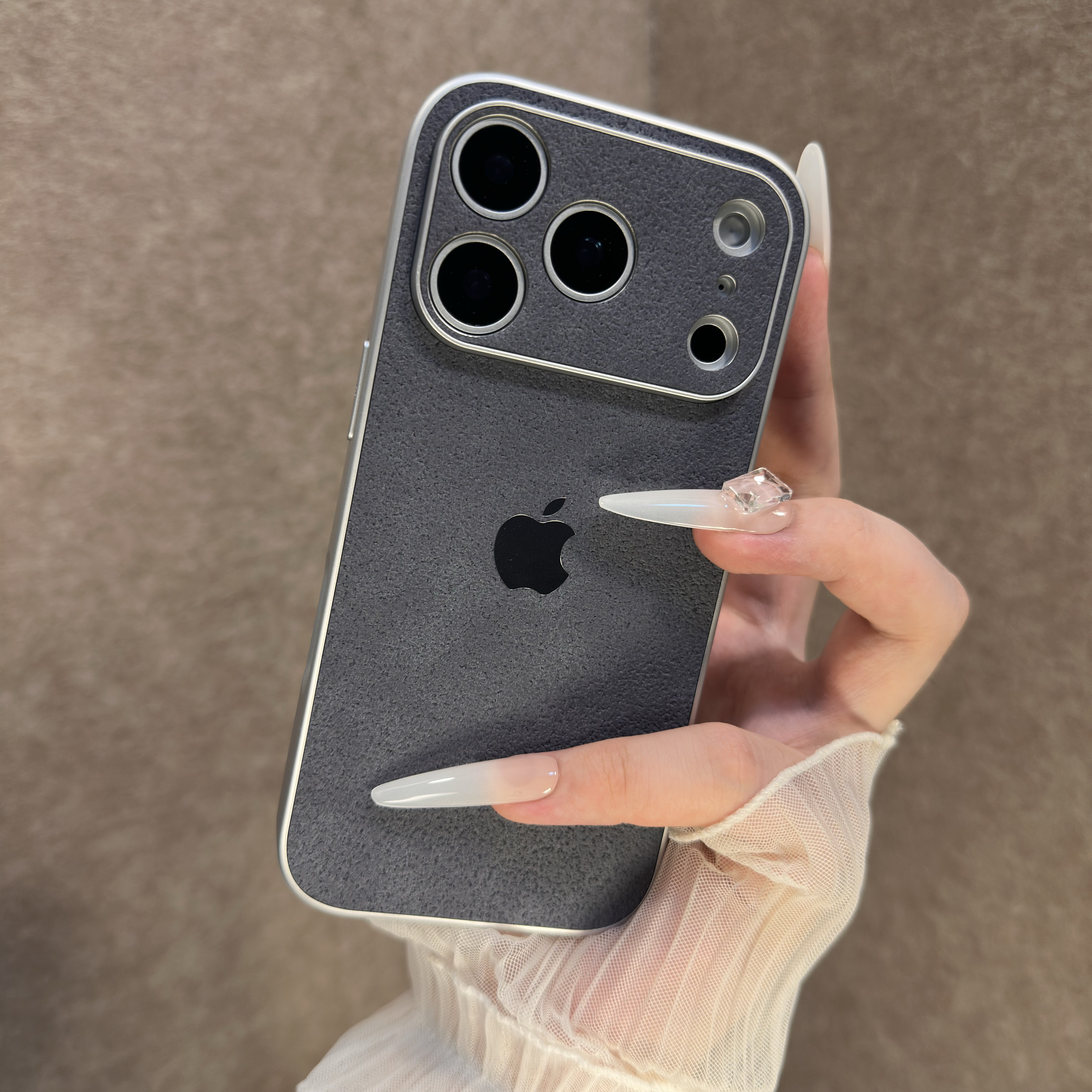 小众月坑纹适用苹果17promax手机壳全包iPhone16个性15网红14女13