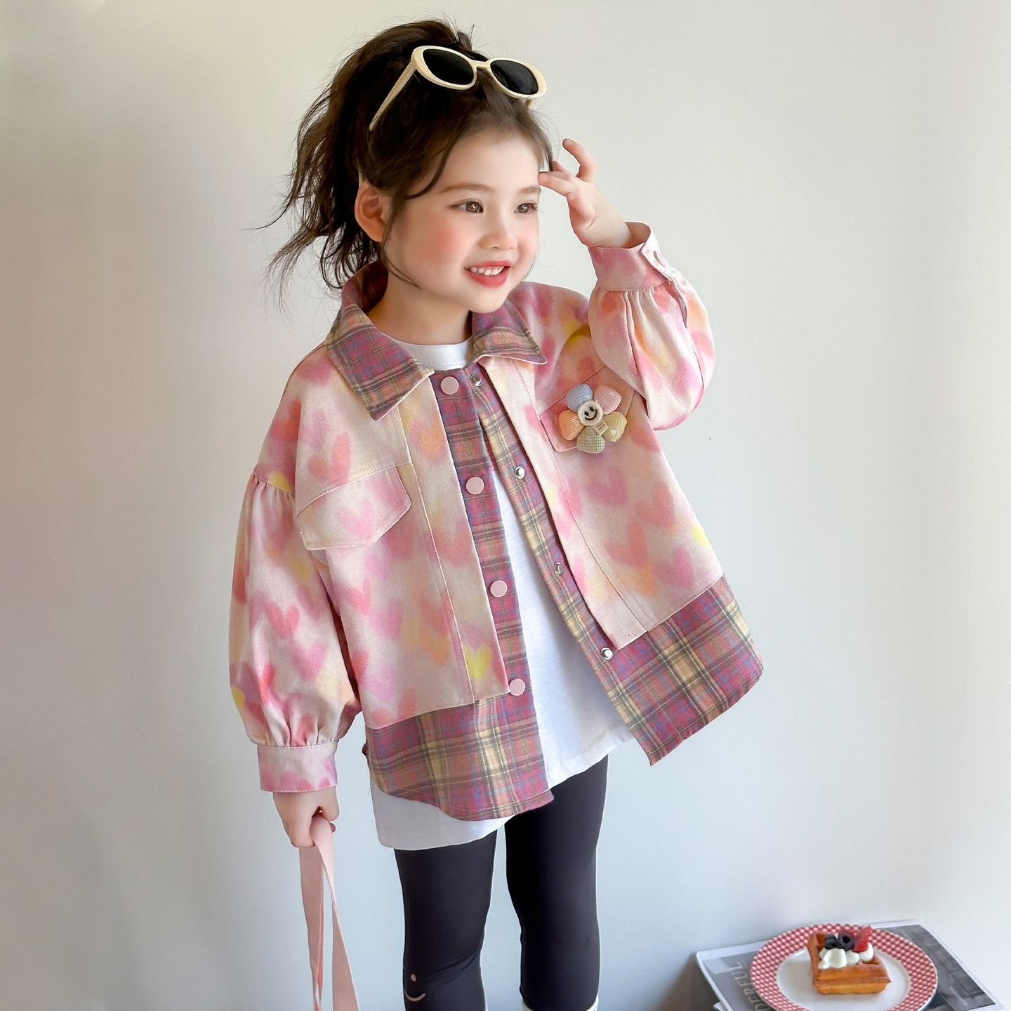 女童爱心洋气外套春秋季新款女宝宝韩版时髦上衣秋款儿童翻领夹克