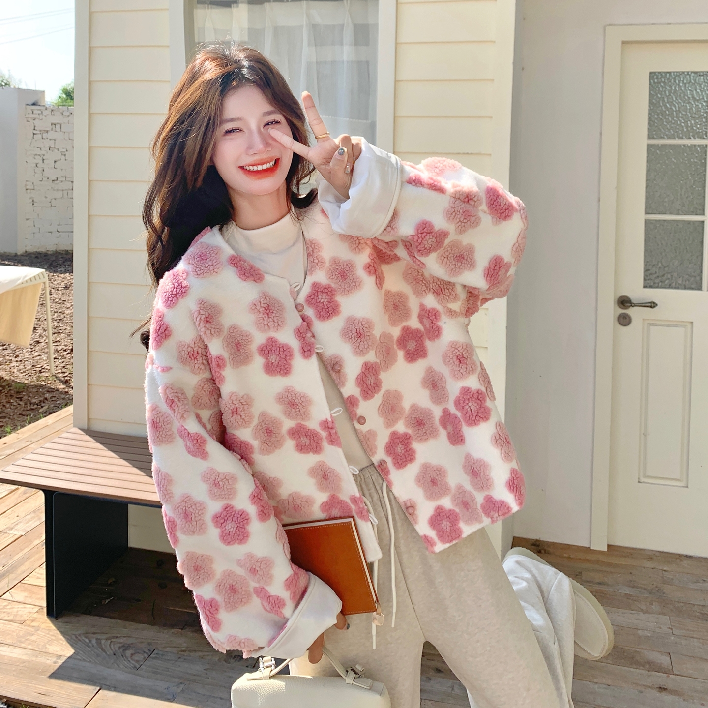 超好看立体花朵羊 羔毛短外套女2025冬季小个子甜美设计感厚上衣