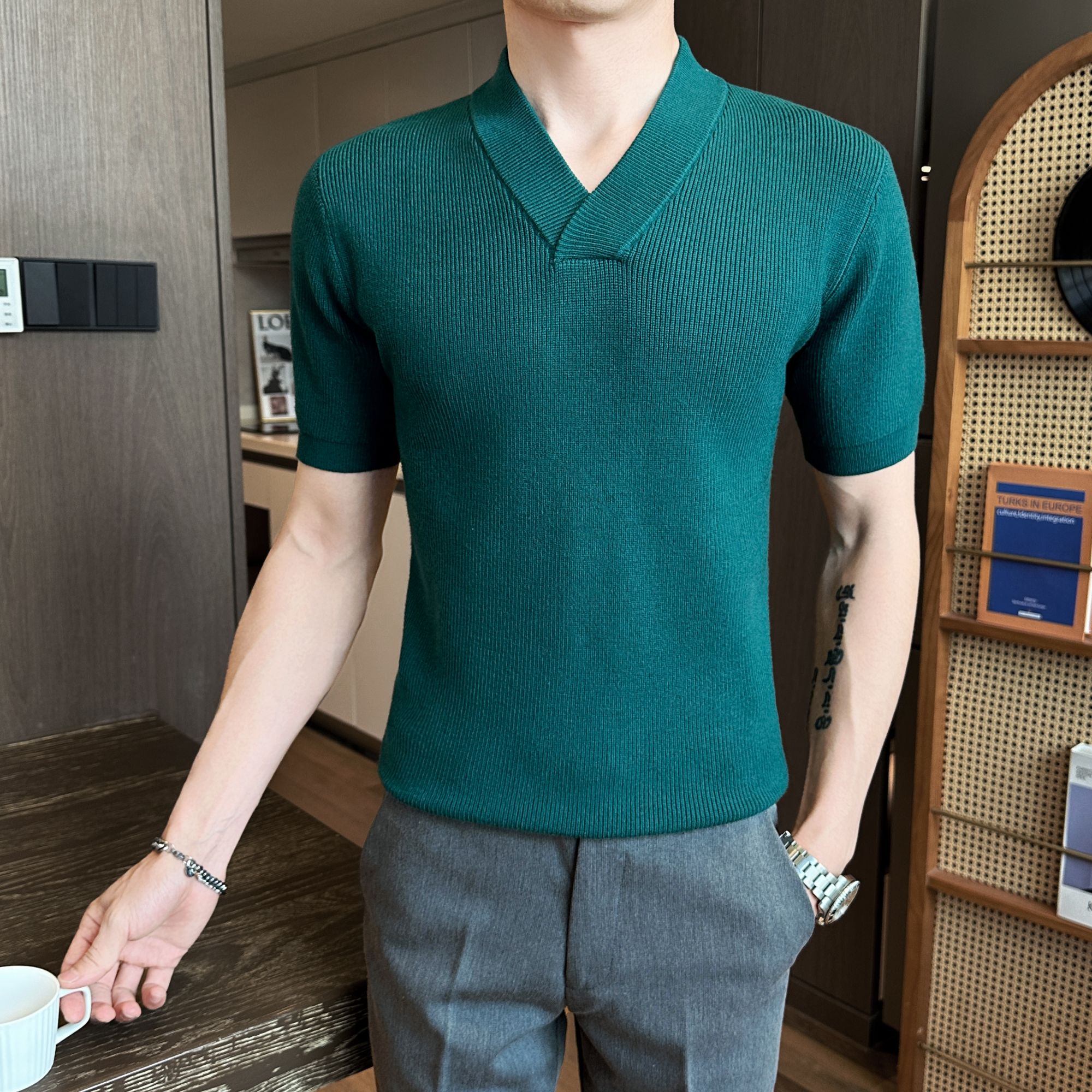 2025新款高级感男士V领短袖针织毛衣秋季韩版休闲潮流痞帅打底衫