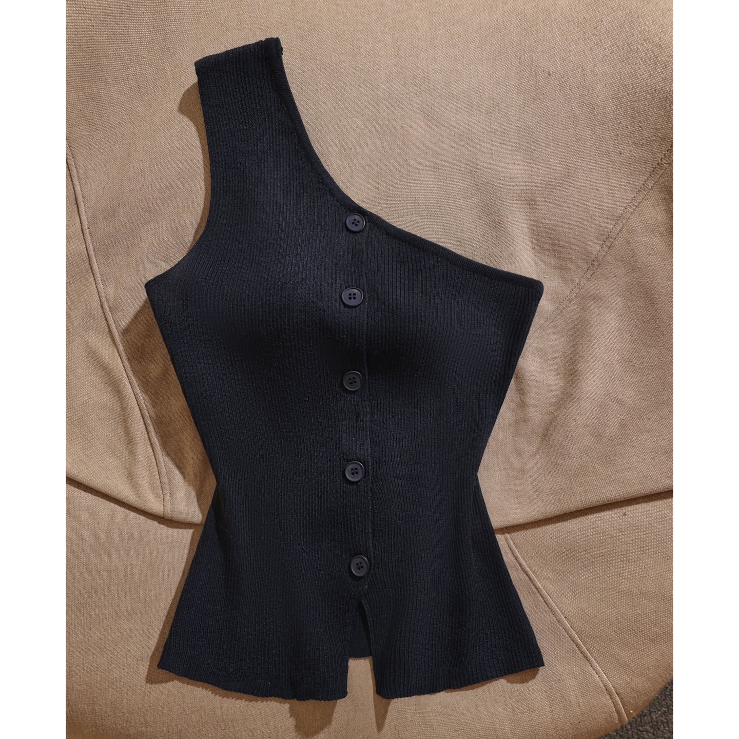 2025新款法式气质纯色小众性感内搭辣妹纯欲显瘦斜肩背心女上衣