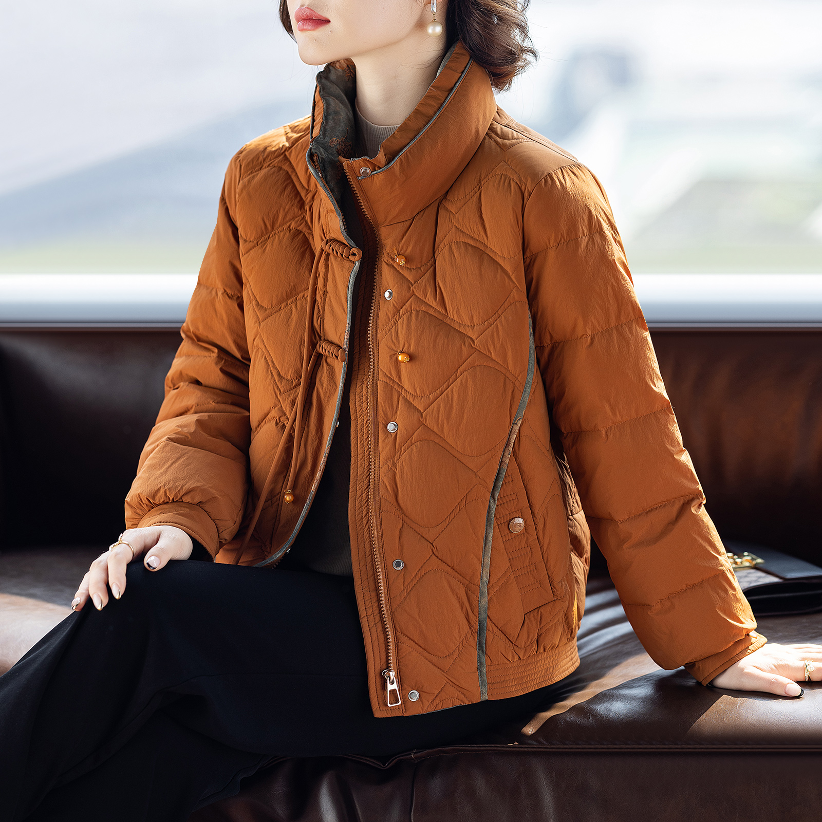 品牌新中式妈妈羽绒服冬季洋气短款40岁50衣中老年女冬装