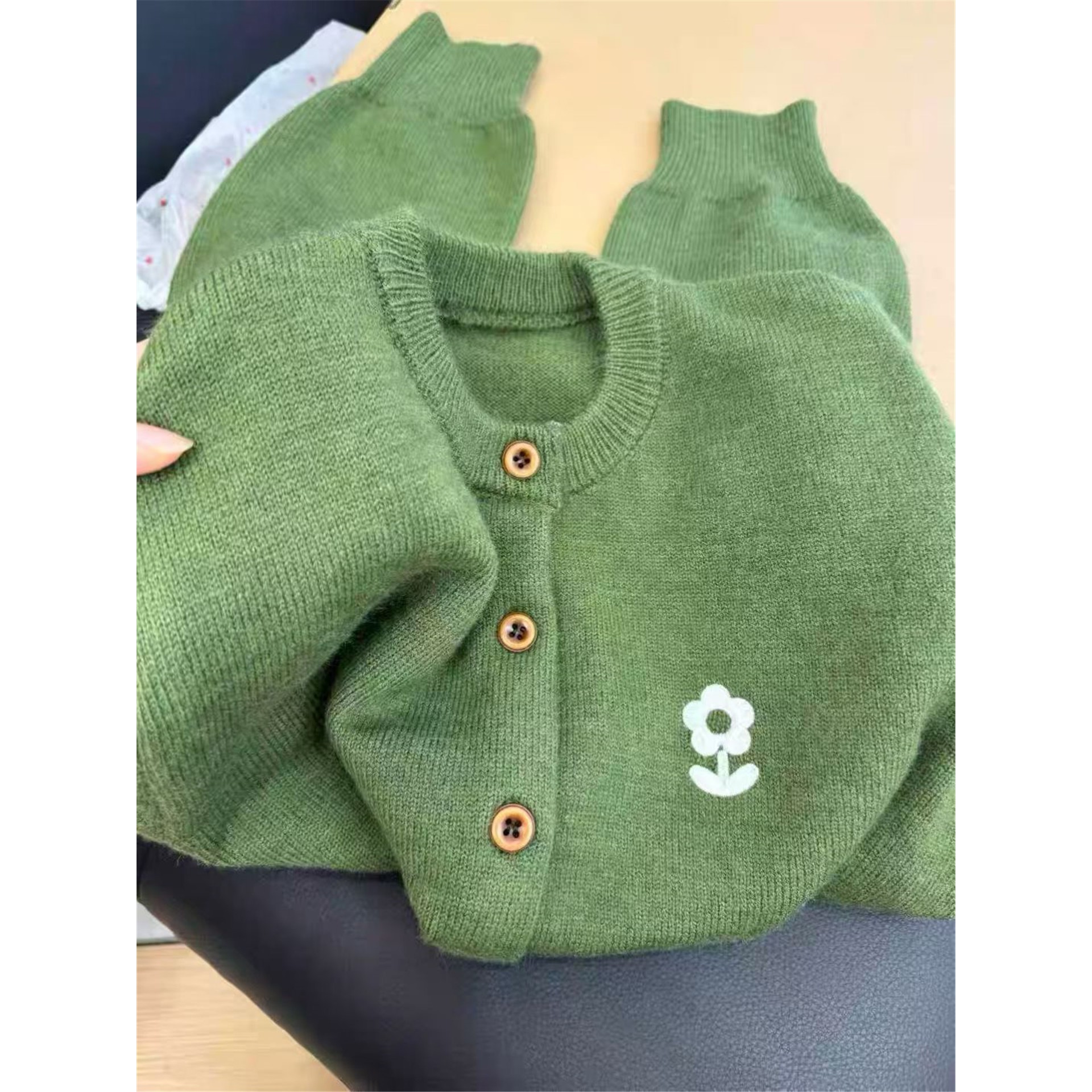 复古绿色花朵刺绣长袖针织开衫女装秋冬季新款小众百搭显瘦上衣