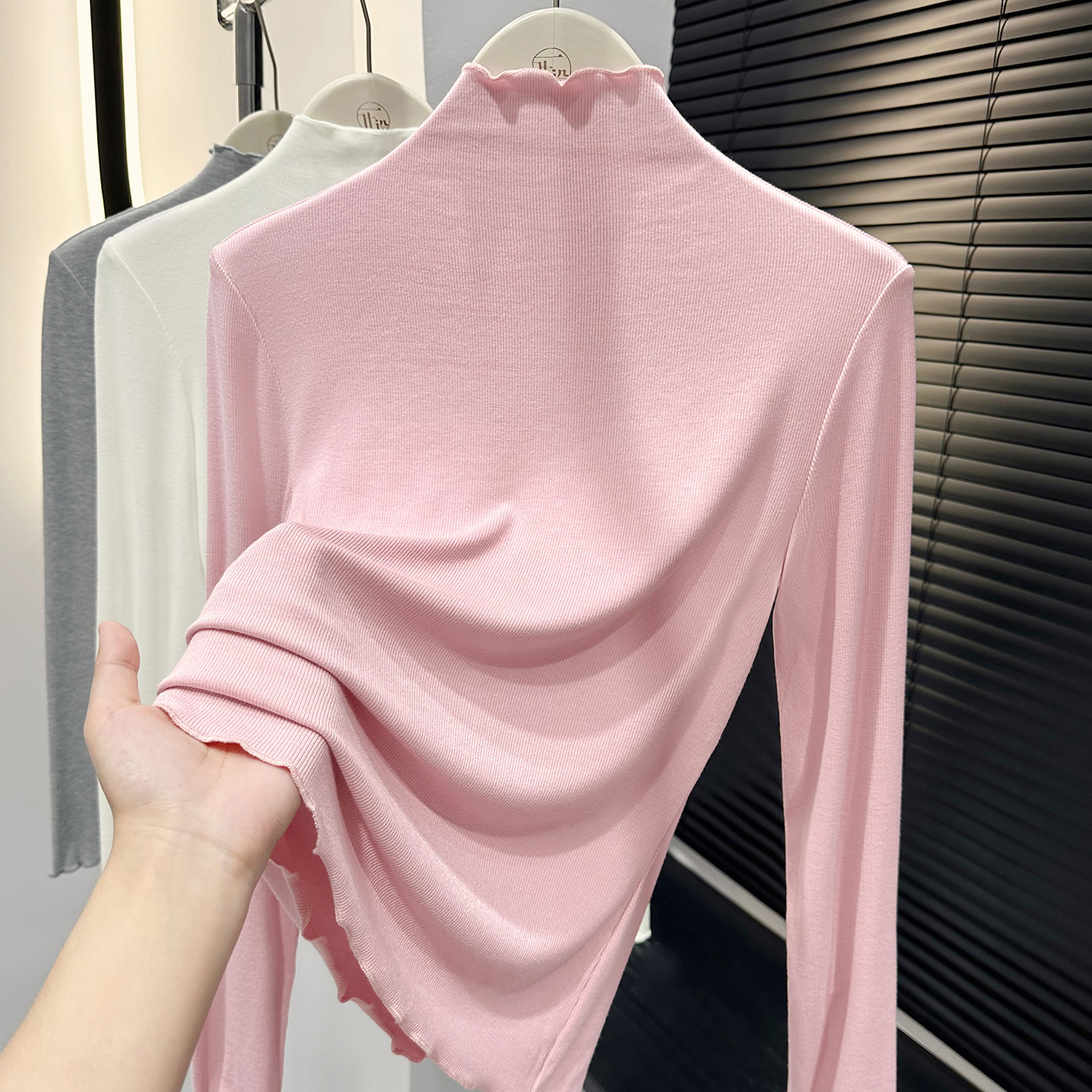 甜美粉色木耳边半高领T恤上衣秋冬爆款长袖修身针织柔软打底衫女