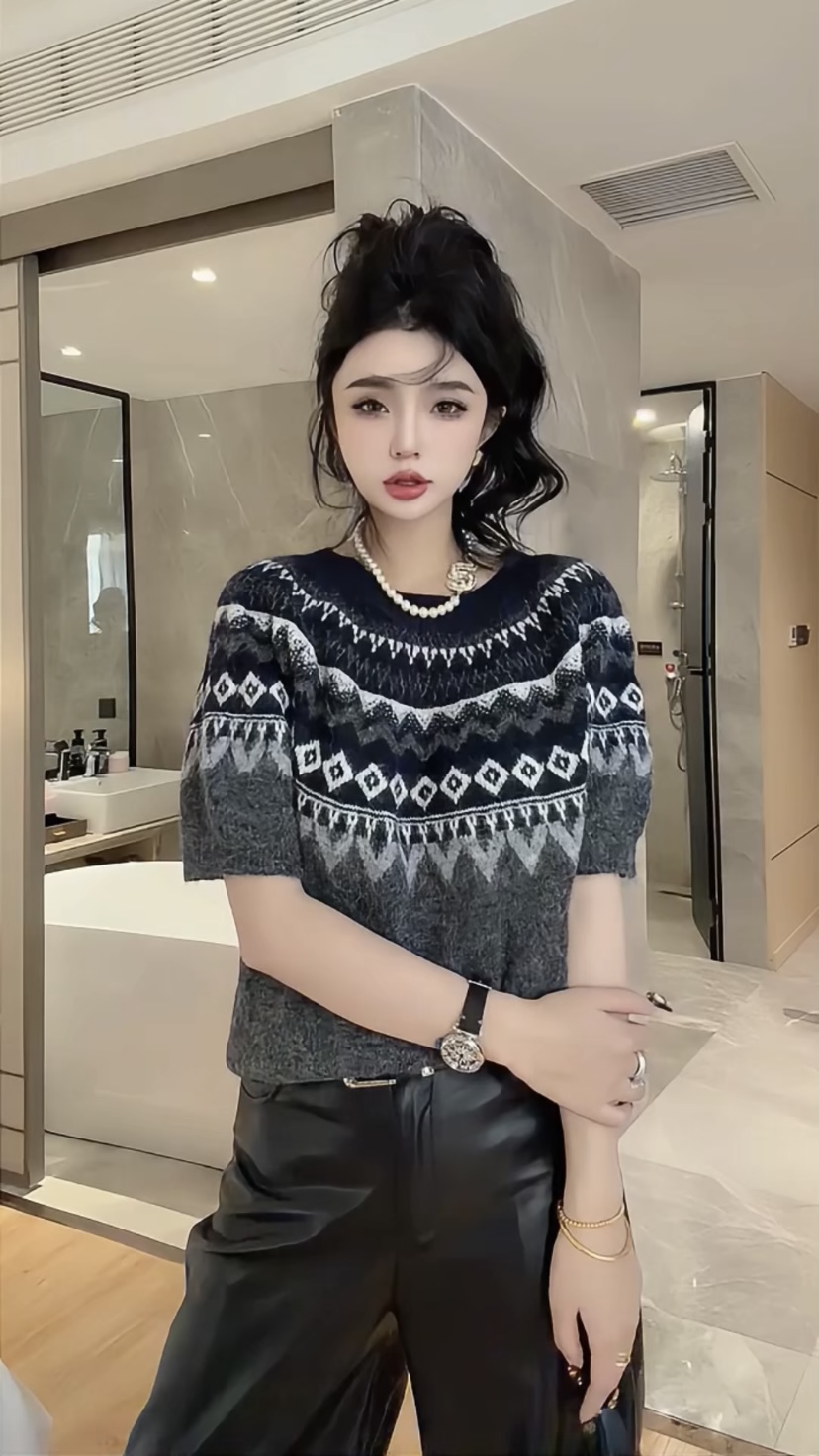 欧洲站2025冬季新款欧货女装宽松时尚休闲百搭上新设计感半袖毛衣