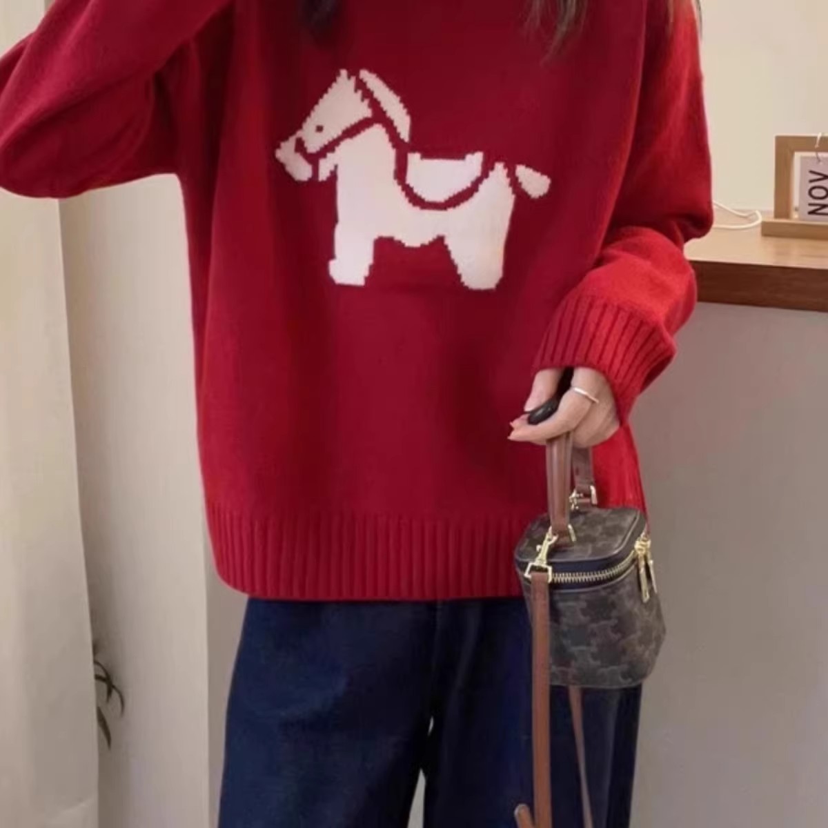 可爱小马提花红色毛衣女圆领秋冬2026新款套头宽松百搭减龄针织衫
