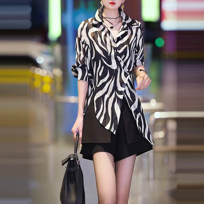 夏季新款气质一整套穿搭小众斑马纹防晒衬衫高腰显瘦短裤两件套潮