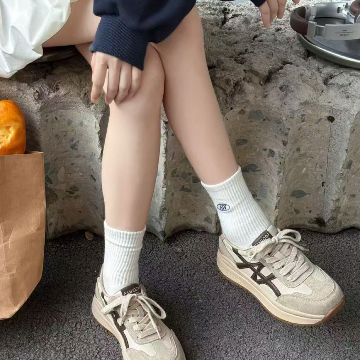 冬季轻便女款休闲运动鞋百搭老爹鞋女款2025爆款洋气百搭