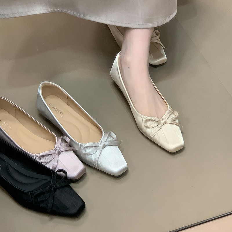 2025缎面坡跟包头单鞋女夏外穿2025新款方头蝴蝶结皱褶浅口单鞋女