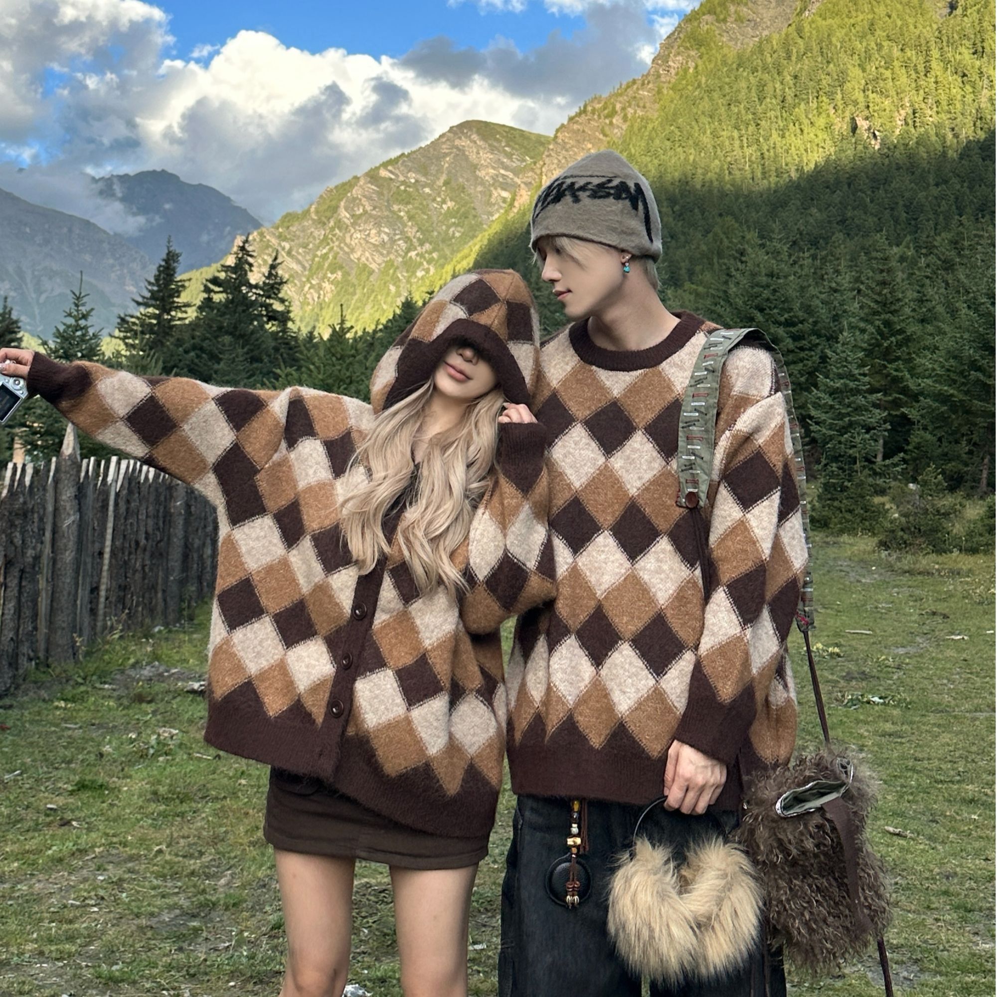 情侣装秋冬休闲连帽纽扣日系印花针织复古港风毛衣宽松