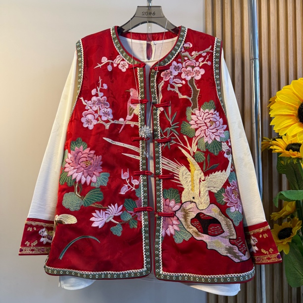 2025冬季新款圆领复古盘扣拼接无袖马甲撞色民族风刺绣夹棉马甲女