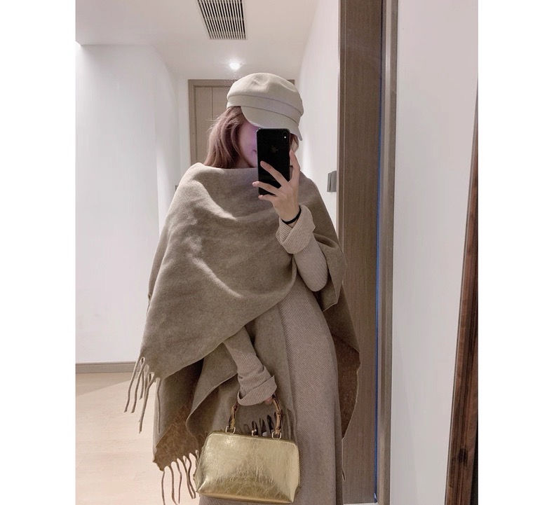 纯色流苏披肩女外搭2025新款空调复古高级感云南海边披风围巾斗篷