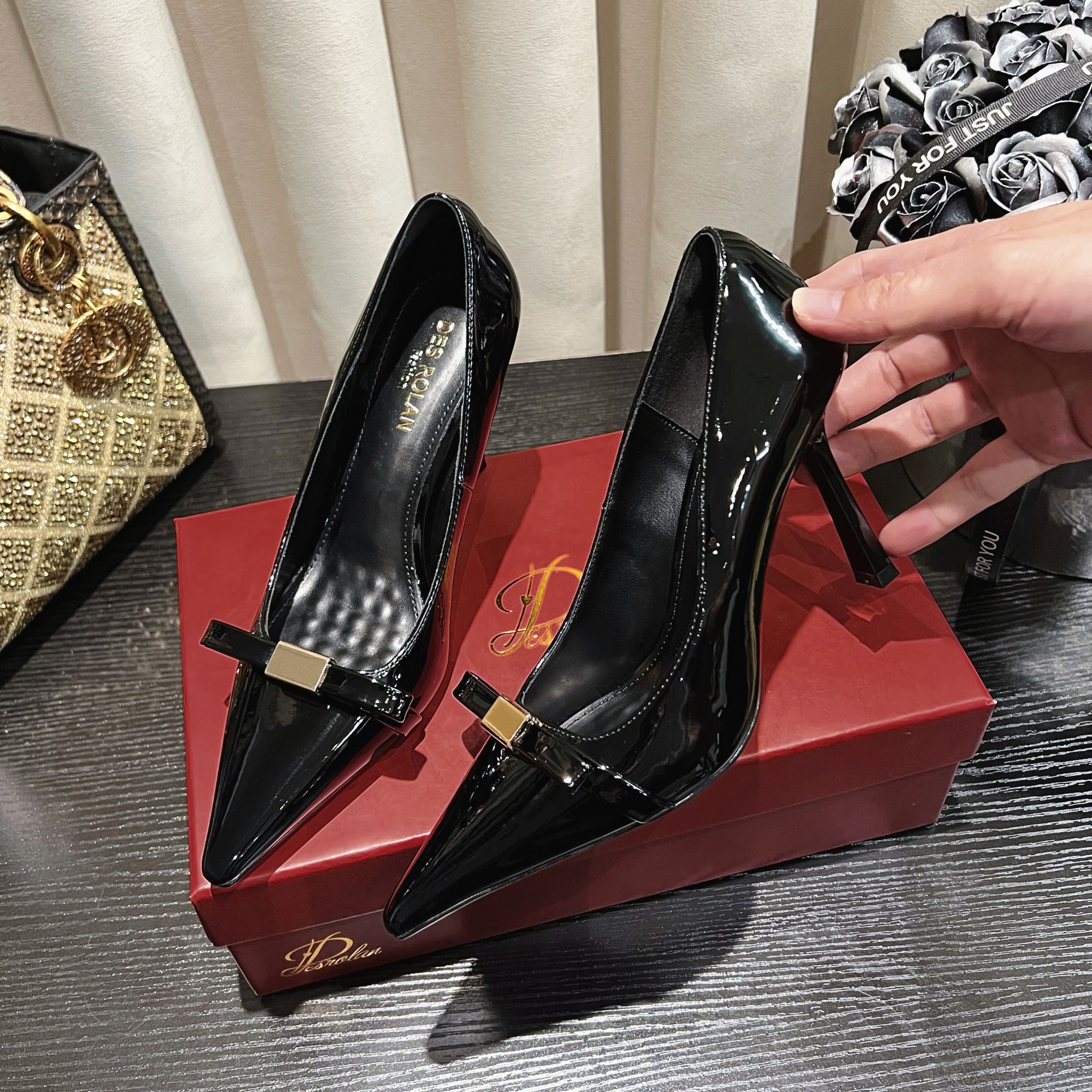 【LVTE心选】2025秋季新款方扣蝴蝶结方头高跟鞋女细跟漆皮黑色单鞋