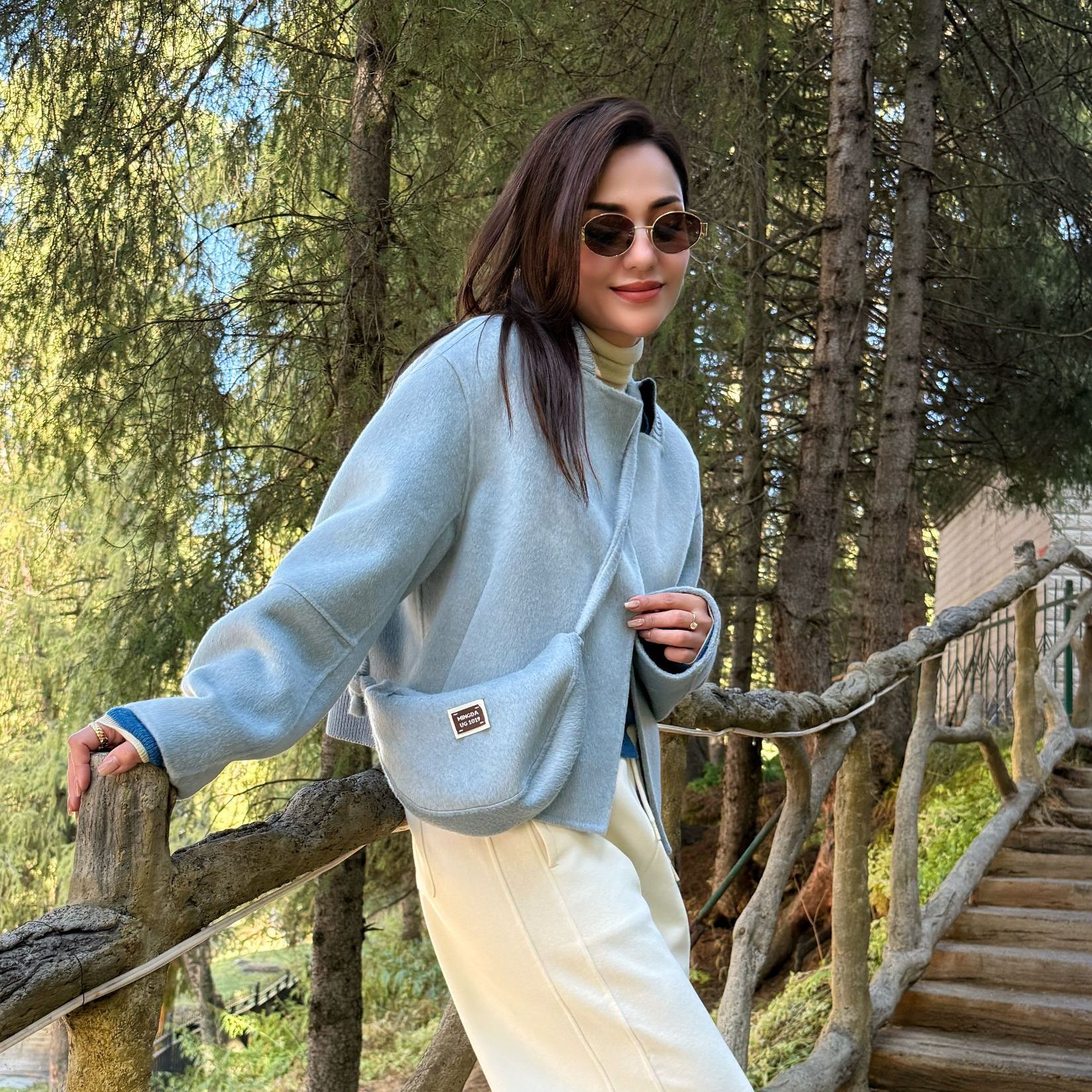 MUBINE 秋冬款小个子减龄设计感螺纹圆领带小包羊毛外套 25276