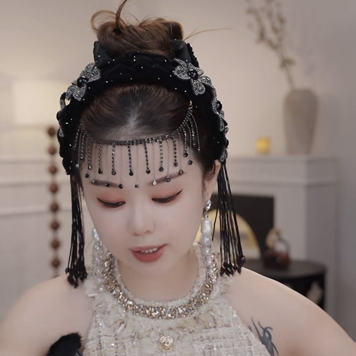 东宫发箍宽边遮发缝立体花朵编织丝绒发饰流苏闪钻异域风情压发箍