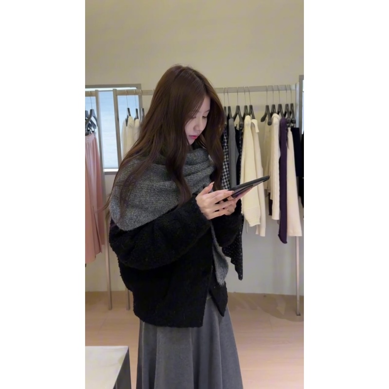 MARIE.COCO韩系高级感秋冬保暖外套2025新款针织披肩百搭a字伞裙