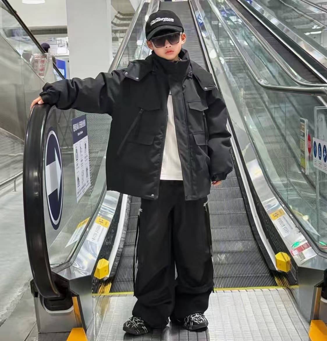 【嘟妈童装】2025青少年冬季新款加厚外套儿童加棉连帽冲锋衣6073