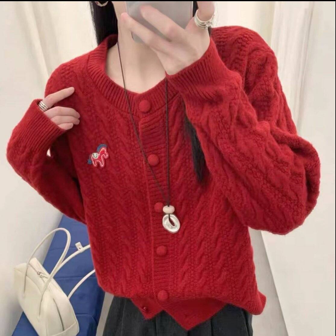 网红时尚小马针织开衫毛针织衫马年毛衣宽松慵懒风圆领软糯加厚潮