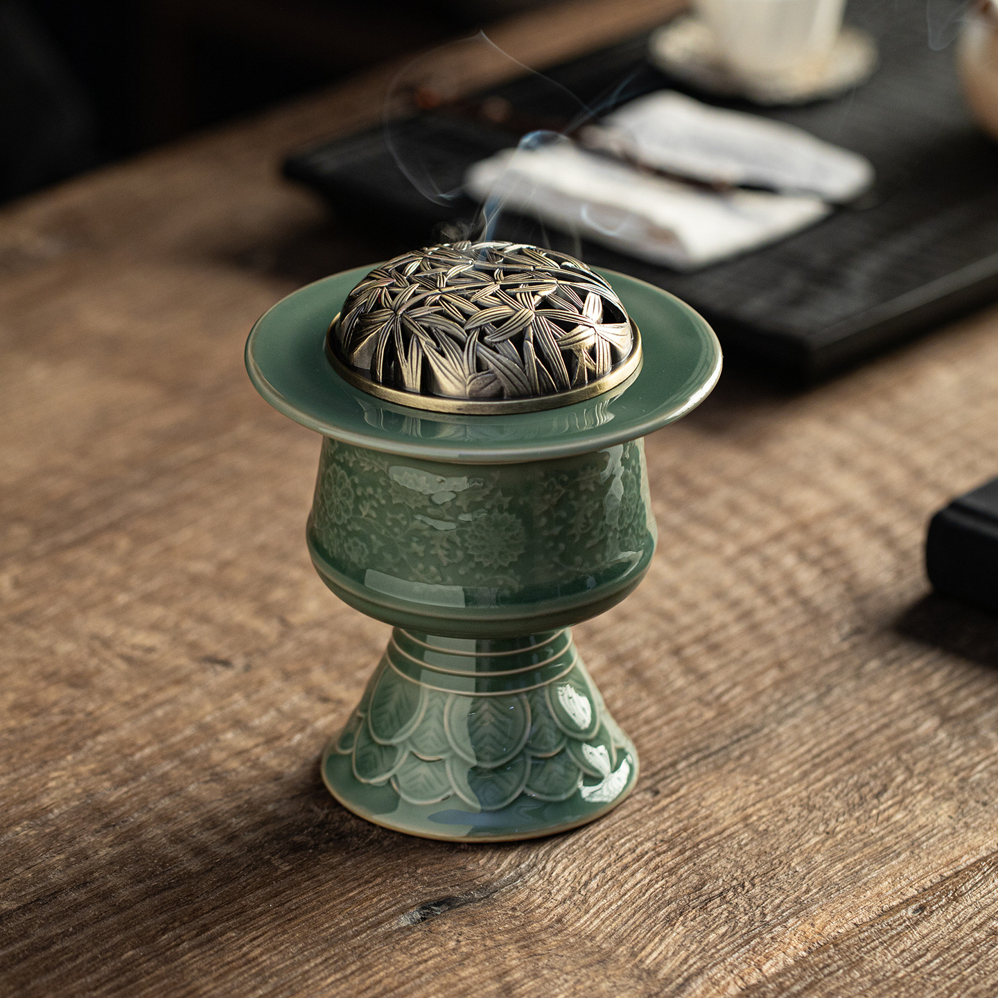 缠枝莲盘香炉摆件青瓷家用家居室内客厅盘香檀香沉香炉茶道配件