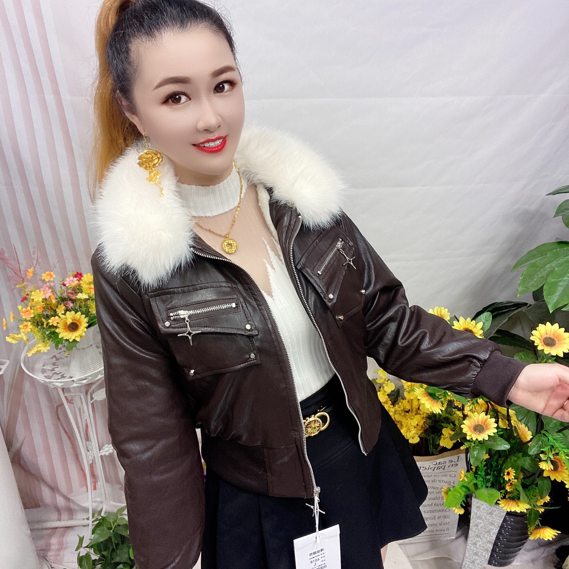 短款翻领拼接长袖冬季常规款设计师毛领女装水洗皮衣