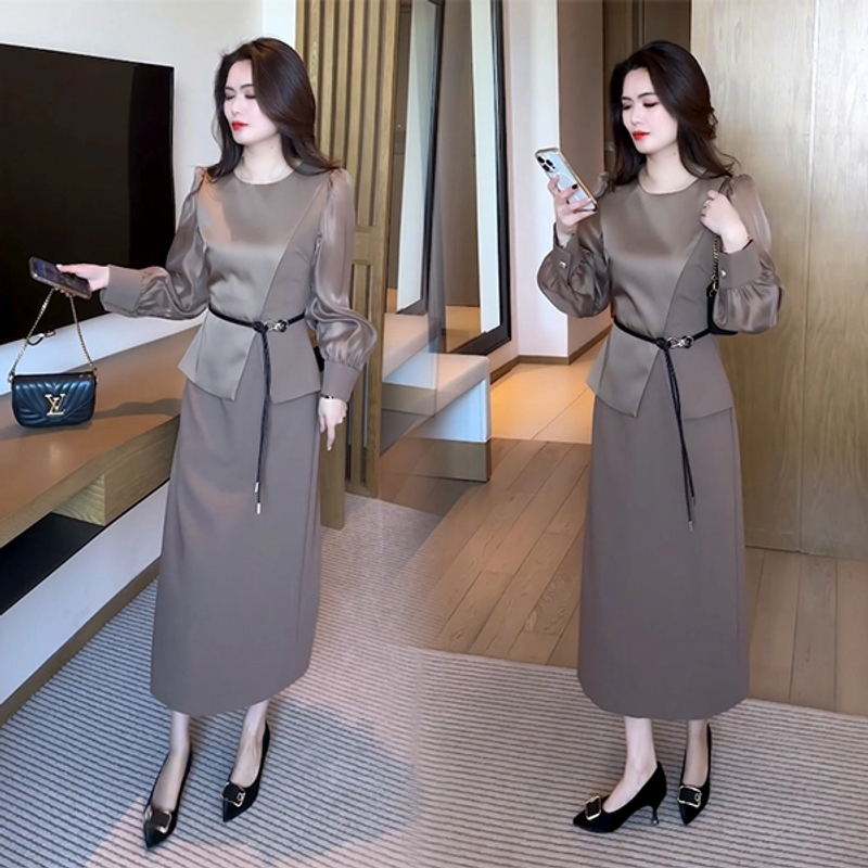 早春新款穿搭气质显瘦遮肉时尚洋气休闲减龄连衣裙春秋长袖收腰