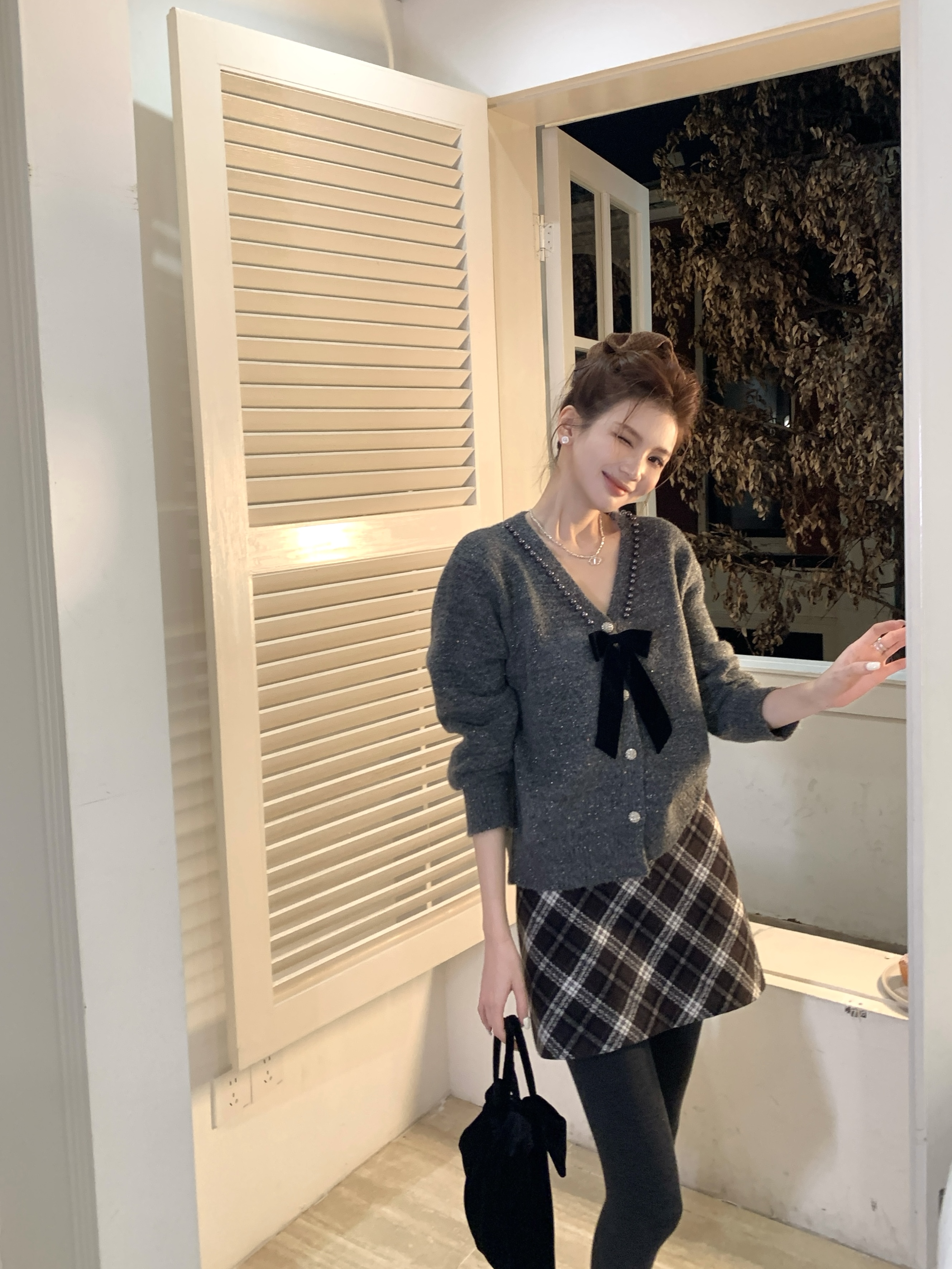 【芝士Cheese】蒂安娜小姐 羊毛钉珠银丝V领气质显贵时尚百搭毛衣