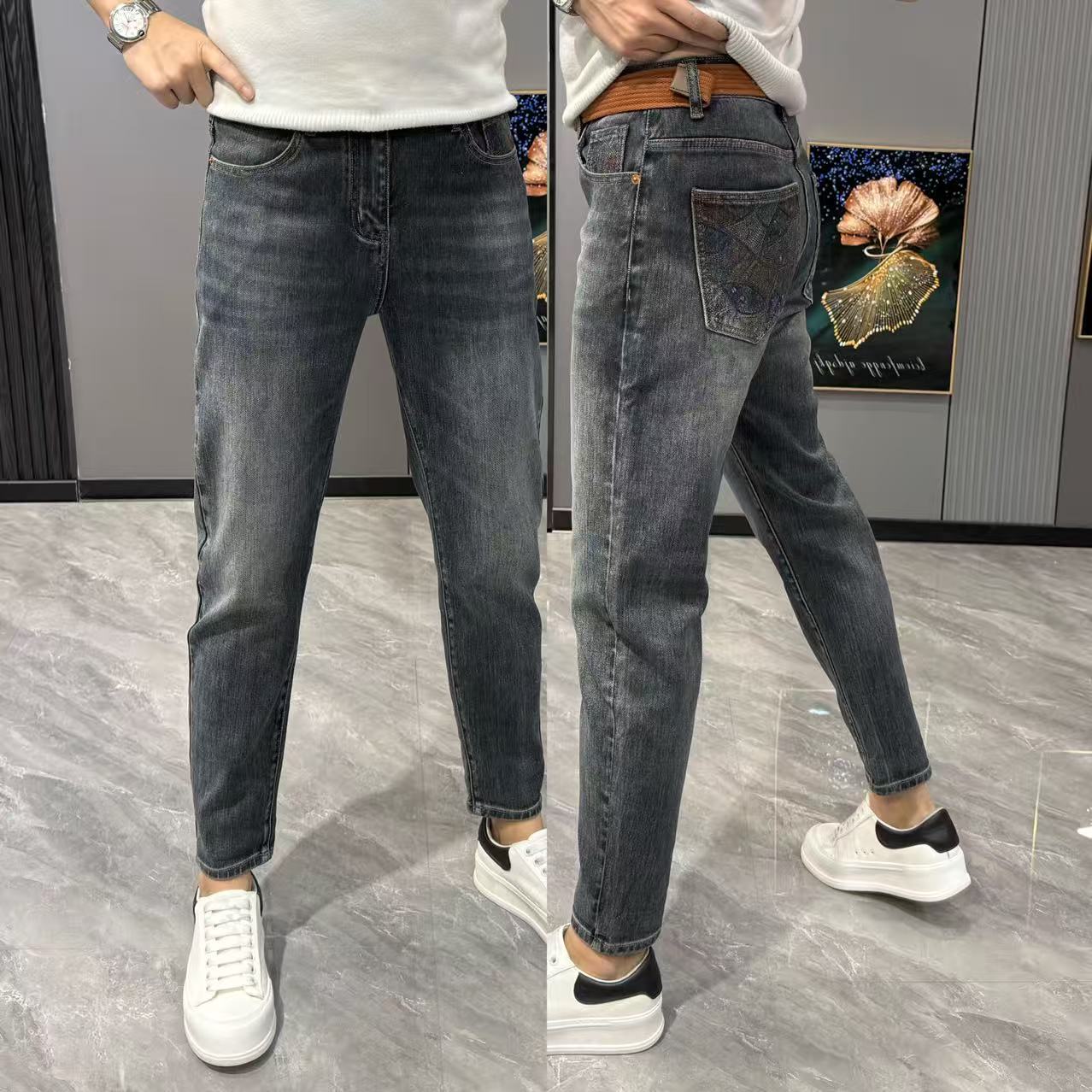 男士牛仔裤冬季款裤子男简约刺绣小直筒裤修身百搭长裤牛仔裤男款