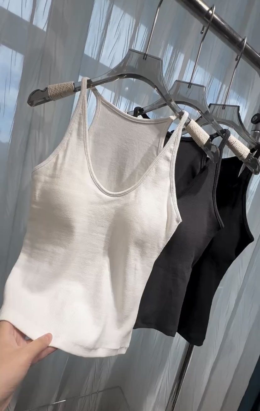 2025新款背心女内搭外穿设计感纯色美背修身无袖针织上衣带胸垫