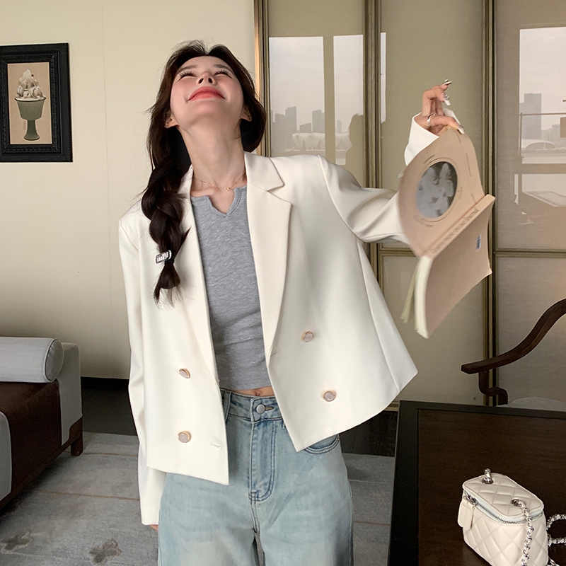 休闲白色小西装外套女春秋2025独特超火好看高级感炸街短款薄西服