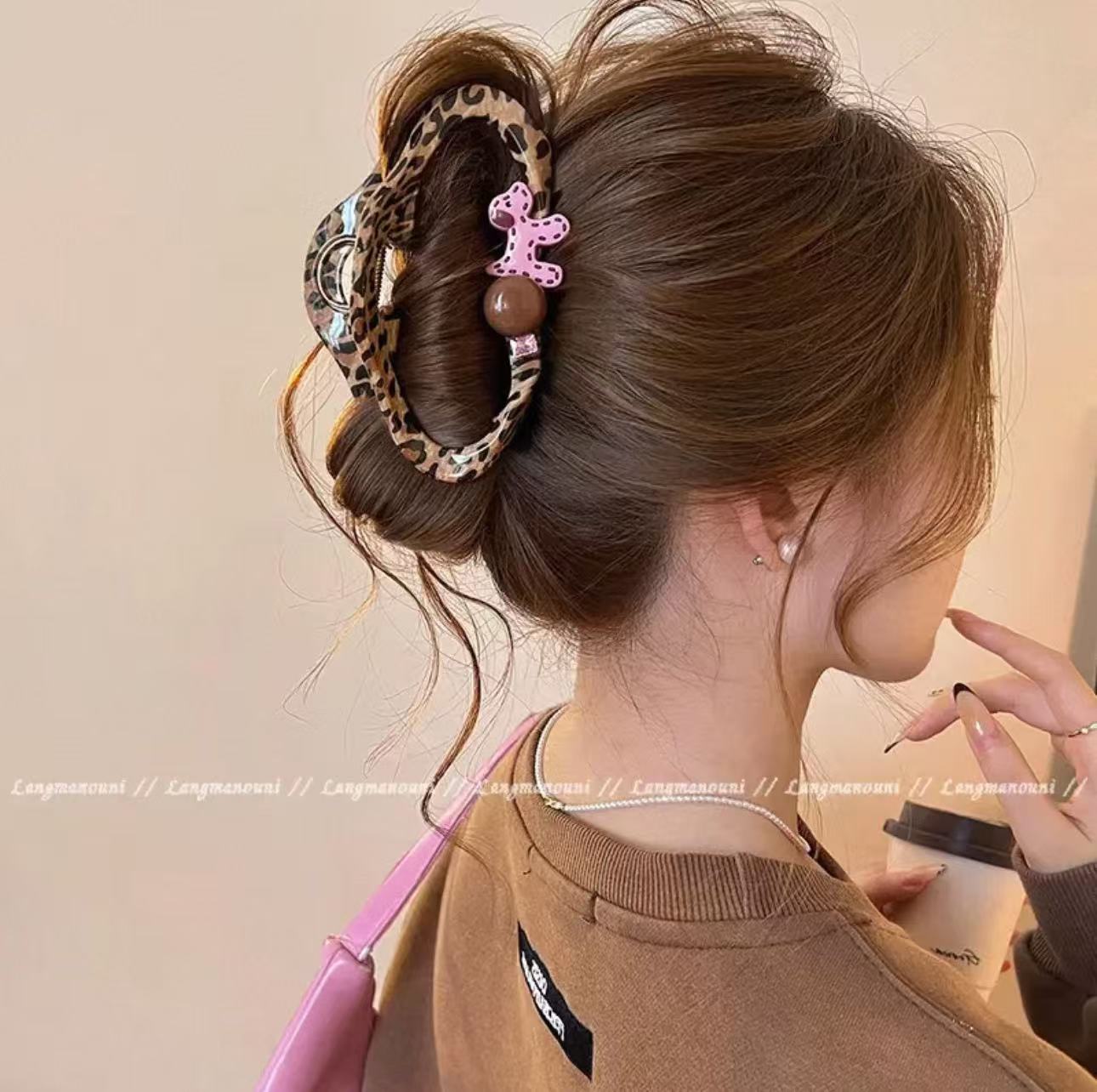 豹纹镂空云朵抓夹女高级感2025新款秋冬发量大后脑勺鲨鱼夹子发饰