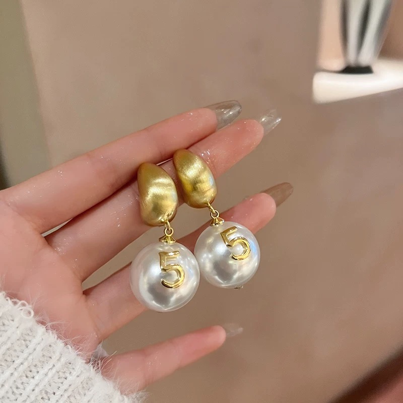 锌合金耳饰 法式数字耳环独特气质轻奢高级感小香风耳饰新款耳钉