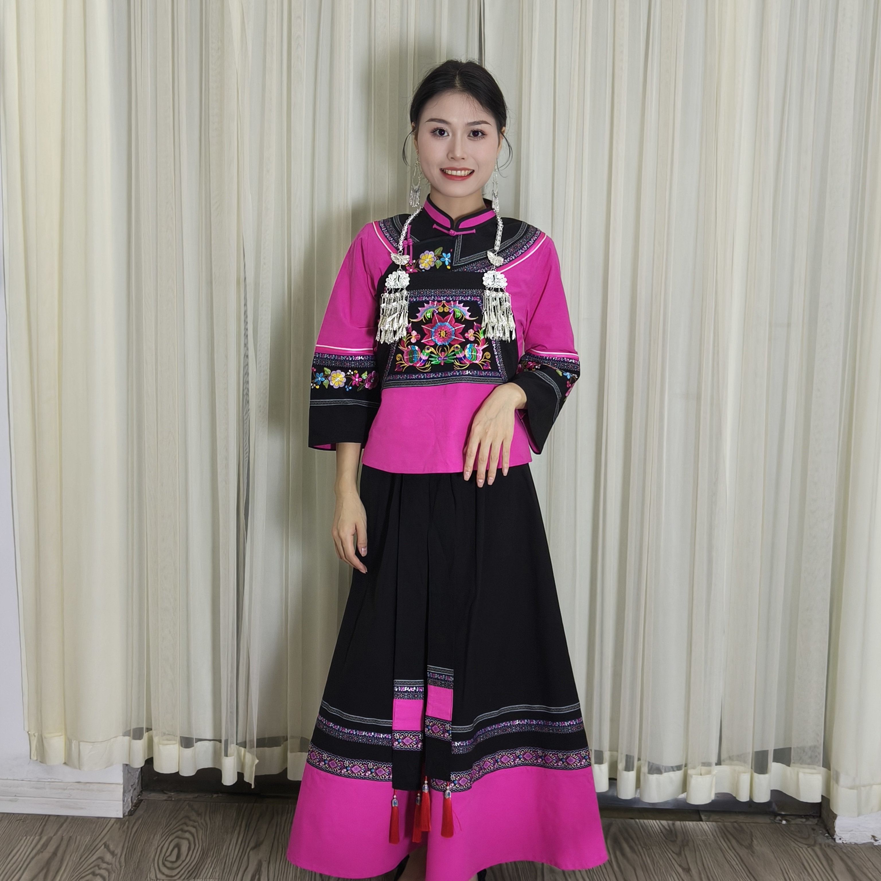 2025年新款壮族布依族刺绣玫红色日常舞台布衣族服饰套装