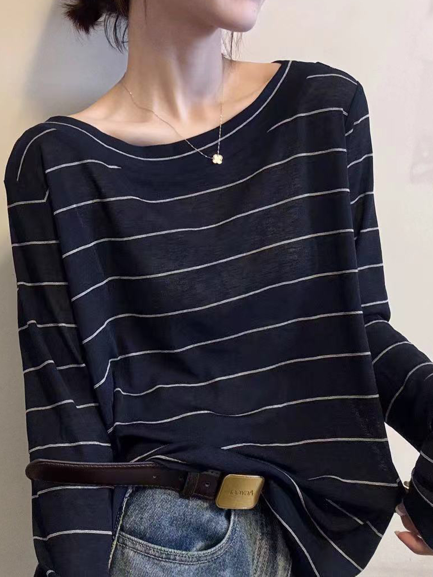 藏青色条纹长袖T恤女2025秋冬新款斜肩设计感微透面膜打底衫上衣